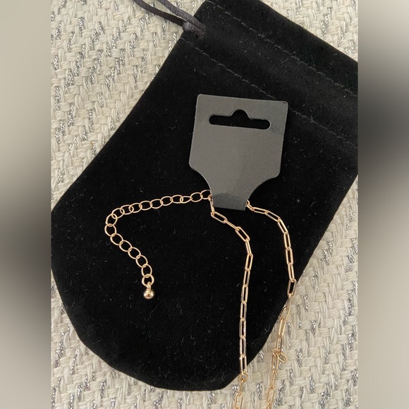 NWT! Beautiful link chain necklace with camellia flower pendant. - Picture 9 of 11